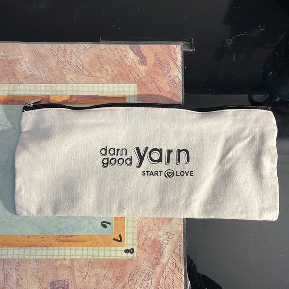 🎁 Free with purchase! Zippered cosmetics case, pencil case or notions bag - Picture 3 of 5